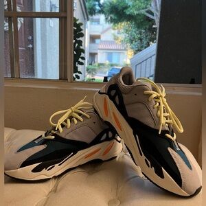 adidas Yeezy Boost 700
Wave Runner